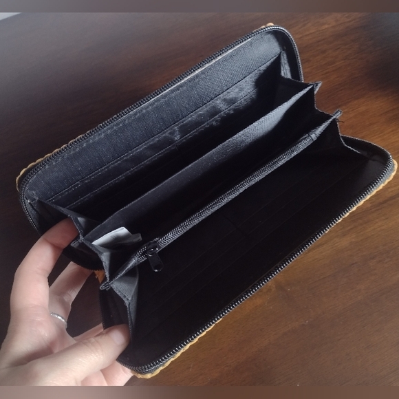 Leather Hand beaded Floral Wallet - Picture 3 of 7